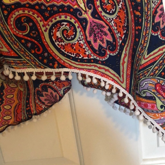 5/$10 DEAL 💰 Love blossom patterned sheer material tank - Picture 2 of 2